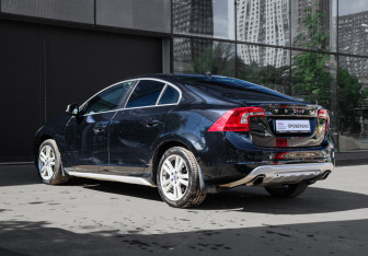 Подержанный автомобиль Volvo S60 2012 года (6 фото)