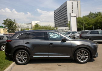 Подержанный автомобиль Mazda CX-9 2017 года (3 фото)