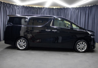 Подержанный автомобиль Toyota Vellfire 2016 года (4 фото)