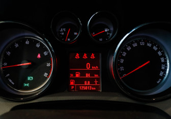 Подержанный автомобиль Opel Mokka 2014 года (20 фото)