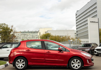 Подержанный автомобиль Peugeot 308 Hatchback 2008 года (3 фото)