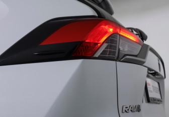 Подержанный автомобиль Toyota RAV4 2021 года (19 фото)