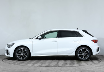 Подержанный автомобиль Audi A3 Hatchback 2021 года (8 фото)