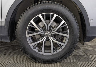 Подержанный автомобиль Volkswagen Tiguan 2019 года (12 фото)