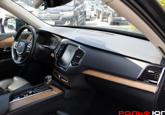 Подержанный автомобиль Volvo XC90 2021 года (7 фото)