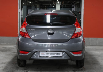Подержанный автомобиль Hyundai Solaris Hatchback 2013 года (6 фото)