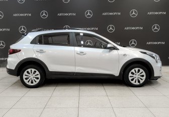 Подержанный автомобиль Kia Rio Hatchback 2021 года (4 фото)