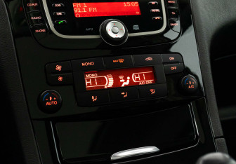 Подержанный автомобиль Ford S-MAX 2013 года (9 фото)