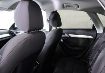 Подержанный автомобиль Audi Q3 2017 года (12 фото)