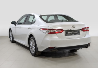 Подержанный автомобиль Toyota Camry Sedan 2021 года (7 фото)