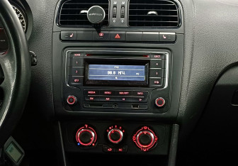 Подержанный автомобиль Volkswagen Polo Sedan 2012 года (14 фото)