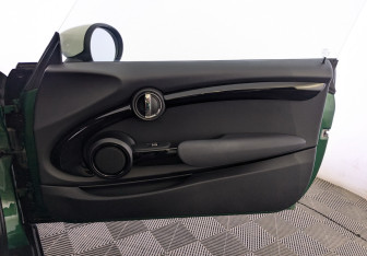 Подержанный автомобиль MINI Hatch 2019 года (24 фото)