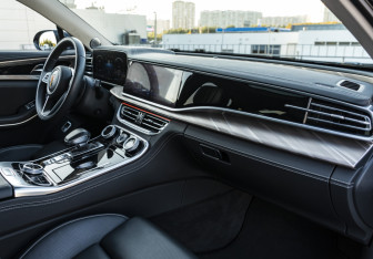 Подержанный автомобиль Hongqi H9 2020 года (14 фото)