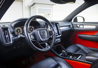 Подержанный автомобиль Volvo XC40 2019 года (12 фото)
