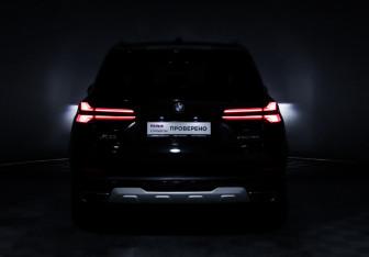 Подержанный автомобиль BMW X5 2023 года (17 фото)