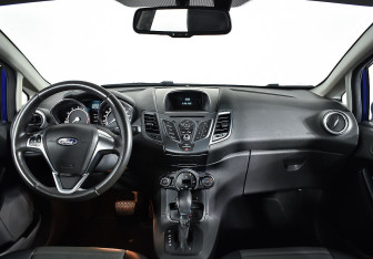 Подержанный автомобиль Ford Fiesta Hatchback 2017 года (9 фото)