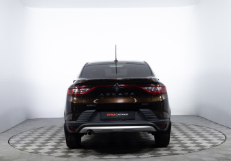 Подержанный автомобиль Renault Arkana 2019 года (6 фото)