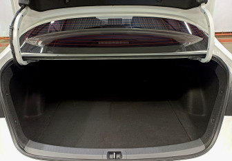 Подержанный автомобиль Toyota Corolla Hatchback 2023 года (10 фото)