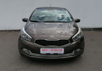 Подержанный автомобиль Kia Ceed Hatchback 2013 года (2 фото)
