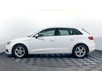 Подержанный автомобиль Audi A3 Hatchback 2016 года (8 фото)