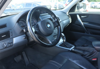 Подержанный автомобиль BMW X3 2009 года (12 фото)