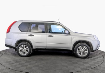 Подержанный автомобиль Nissan X-Trail 2013 года (4 фото)