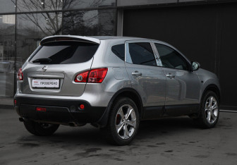 Подержанный автомобиль Nissan Qashqai 2009 года (5 фото)