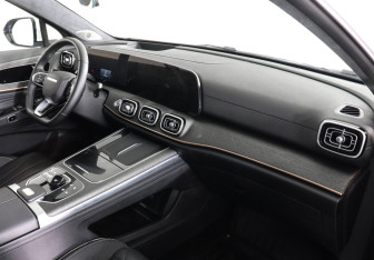 Подержанный автомобиль Jaecoo J8 2024 года (10 фото)