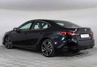 Подержанный автомобиль Toyota Camry Sedan 2024 года (7 фото)