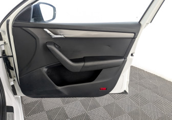 Подержанный автомобиль Skoda Octavia Liftback 2019 года (24 фото)