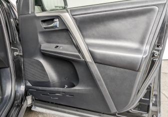 Подержанный автомобиль Toyota RAV4 2015 года (23 фото)