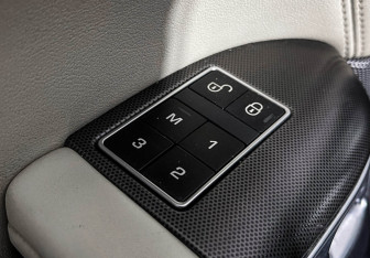 Подержанный автомобиль Land Rover Range Rover Sport 2013 года (19 фото)
