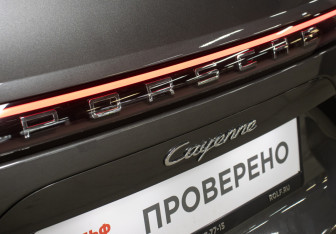 Подержанный автомобиль Porsche Cayenne 2019 года (23 фото)