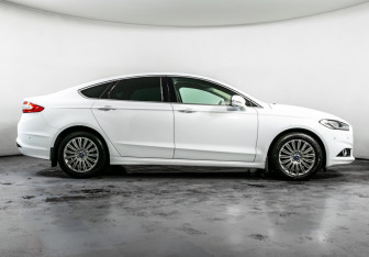 Подержанный автомобиль Ford Mondeo Sedan 2015 года (4 фото)