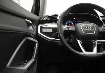Подержанный автомобиль Audi Q3 2023 года (14 фото)