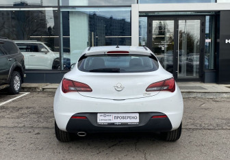 Подержанный автомобиль Opel Astra Hatchback 2014 года (6 фото)