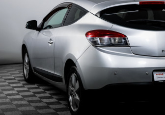 Подержанный автомобиль Renault Megane Hatchback 2011 года (18 фото)