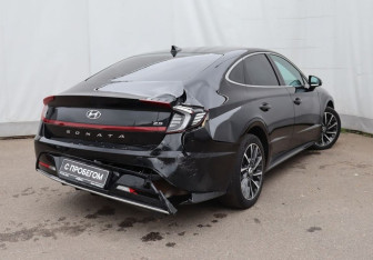 Подержанный автомобиль Hyundai Sonata 2023 года (4 фото)