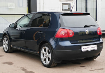 Подержанный автомобиль Volkswagen Golf Hatchback 2008 года (7 фото)