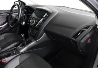 Подержанный автомобиль Ford Focus Hatchback 2011 года (10 фото)