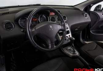Подержанный автомобиль Peugeot 408 2013 года (16 фото)