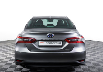 Подержанный автомобиль Toyota Camry Sedan 2022 года (6 фото)