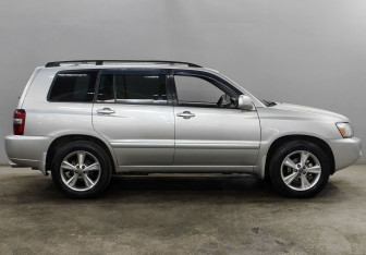 Подержанный автомобиль Toyota Highlander 2004 года (4 фото)