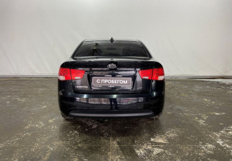 Подержанный автомобиль Kia Cerato Sedan 2011 года (5 фото)