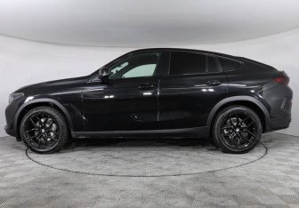 Подержанный автомобиль BMW X6 2022 года (5 фото)