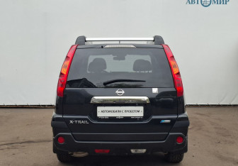 Подержанный автомобиль Nissan X-Trail 2010 года (6 фото)