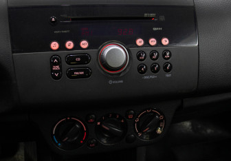 Подержанный автомобиль Suzuki Swift Hatchback 2009 года (15 фото)