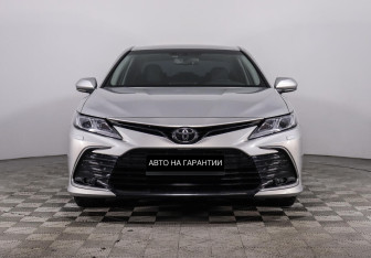 Подержанный автомобиль Toyota Camry Sedan 2021 года (2 фото)