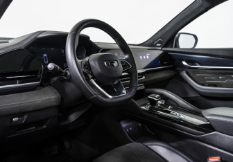 Подержанный автомобиль Geely Monjaro 2024 года (9 фото)