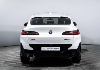 Подержанный автомобиль BMW X4 2024 года (6 фото)
